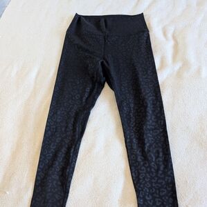 Lululemon Size 6 Black Leopard Print Embossed Leggings